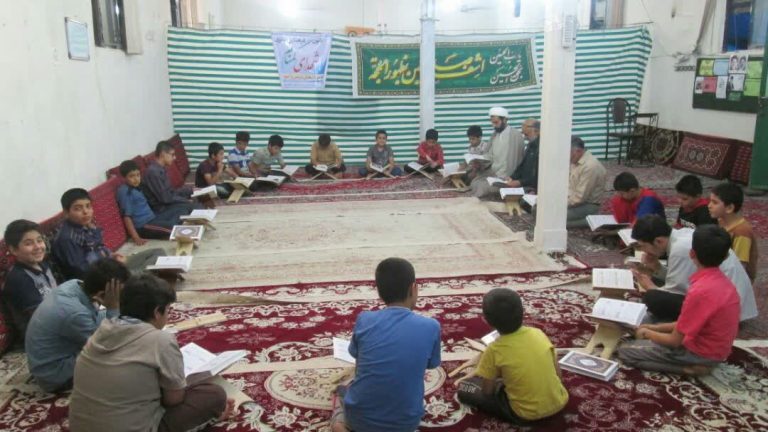 گل زنی یک امام روستا، پای نوجوانان را به مسجد باز کرد گل زنی یک امام روستا، پای نوجوانان را به مسجد باز کرد