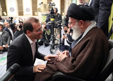 دیدار جمعی از شاعران و اساتید ادبیات فارسی با رهبر معظم انقلاب اسلامی