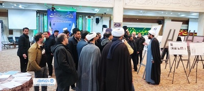 پرسنل اداره کل تبلیغات اسلامی اصفهان از نمایشگاه معنویت در اسارت بازدید کردند