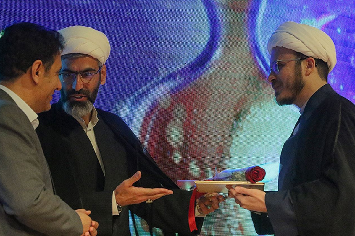 چهره سال هنر انقلاب اسلامی استان معرفی شد