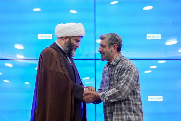 تقدیر از دو قهرمان پارالمپیک ایران