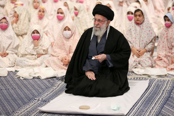 "فرشتوں کی تقریب" رہبر انقلاب کی موجودگی میں