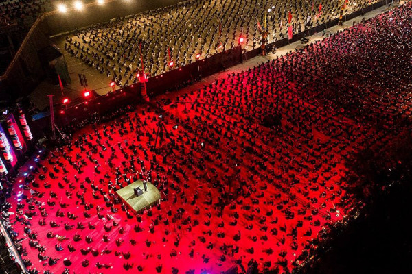 在保持社交距离的情况下举行伊玛目侯赛因（愿他安息）的悼念活动