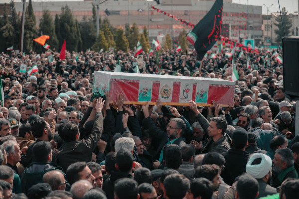 بکشید مارا ملت ما بیدار تر میشود...
