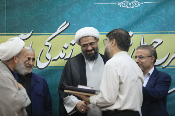 با حضور قاری بین المللی قرآن کریم و داور برنامه محفل، حاج احمدابوالقاسمی برگزار شد؛