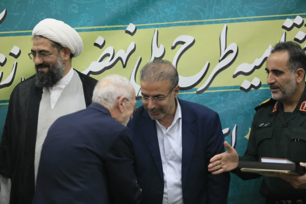 با حضور قاری بین المللی قرآن کریم و داور برنامه محفل، حاج احمدابوالقاسمی برگزار شد؛