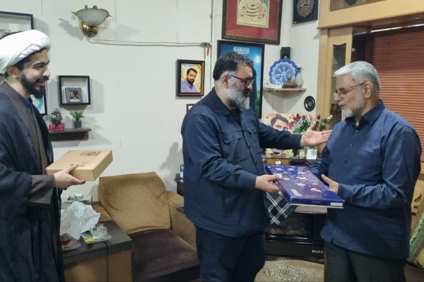 دیدار با خانواده شهید صادق زرین؛ روایت ایثار برای نسل امروز