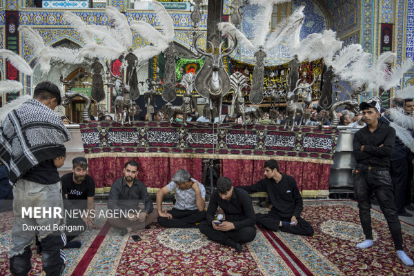 آیین سیاهپوشان حرم رضوی