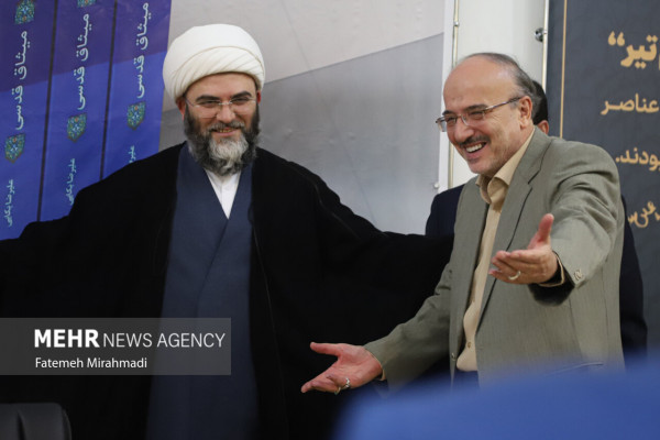 رونمایی از کتاب «میثاق قدسی، ضرورت یاری امام زمان (عج)»