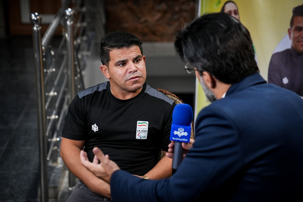 تقدیر از دو قهرمان پارالمپیک ایران