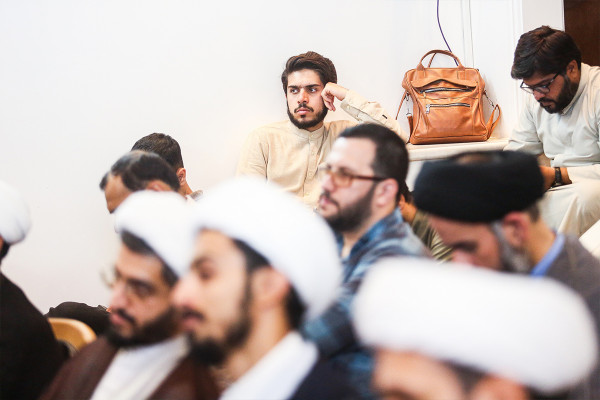 آیین رونمایی از کتاب «چشمه سار حسن»