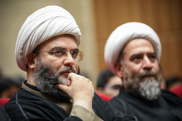 بر صلح و جنگ اهل جهان اعتماد نیست